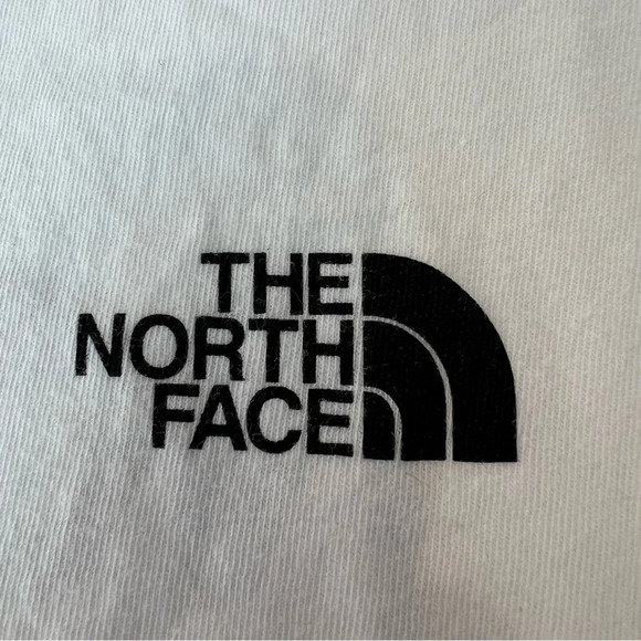 The North Face men’s classic logo shirt size Mediuma - Picture 2 of 4